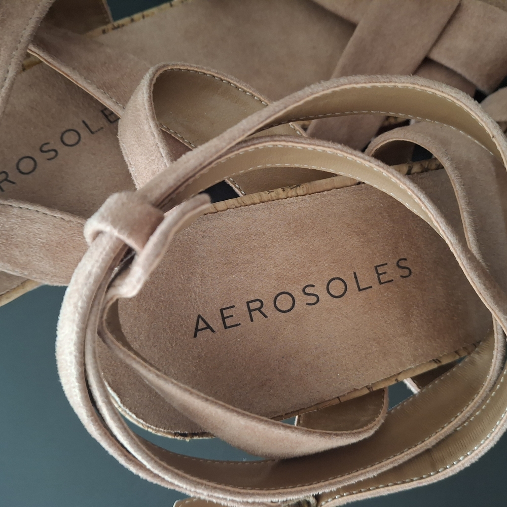 AEROSOLES Women's Tan Heels